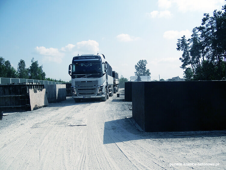 Transport szamb betonowych  w Lesznie